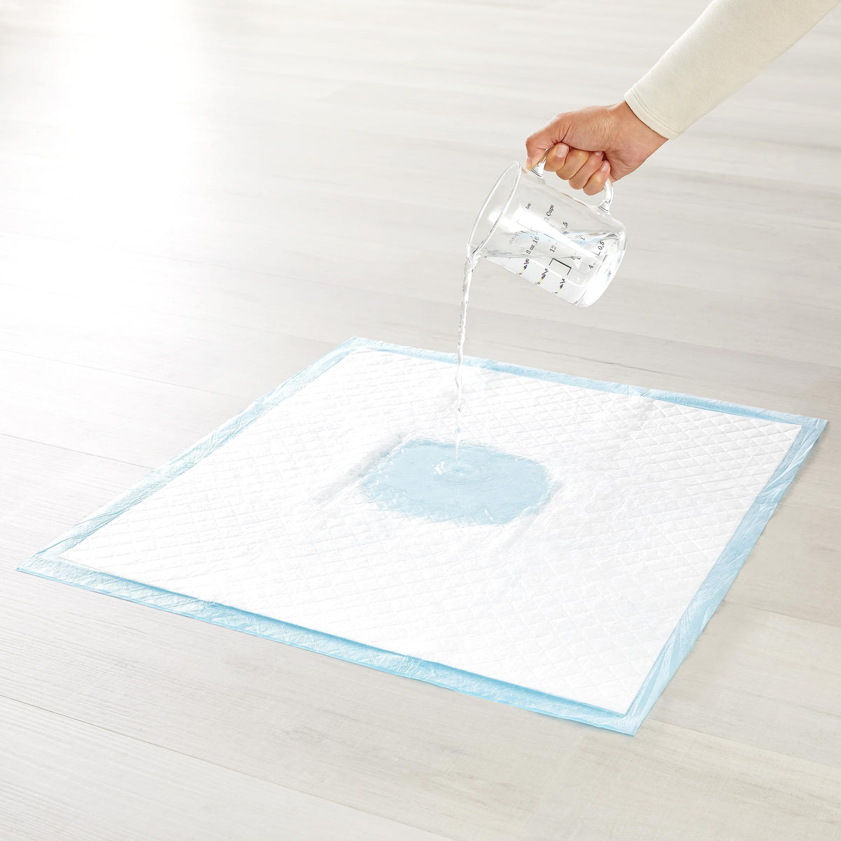 Amazon Basics X-Large Heavy Duty Absorbent Puppy Potty Pads, Leak-Proof, Quick-Dry, Super Absorbent Gel Technology for Dog Training, 28 x 34 Inches, Blue & White, Pack of 50